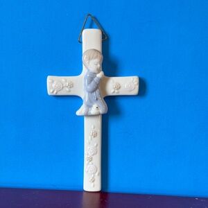 Vintage 1980’s Russ Berrie & Co. porcelain wall cross featuring a praying boy